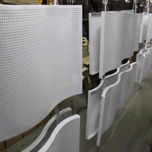 鋁幕墻為什么不掉漆或褪色？